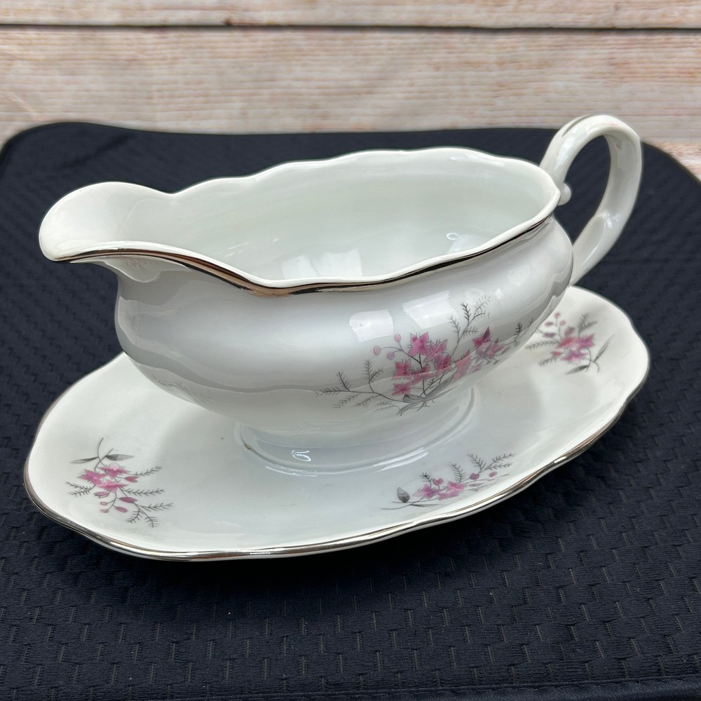 Favolina Karolina Jarolina Poland Fine China Gravy Boat Attached Underplate 3879